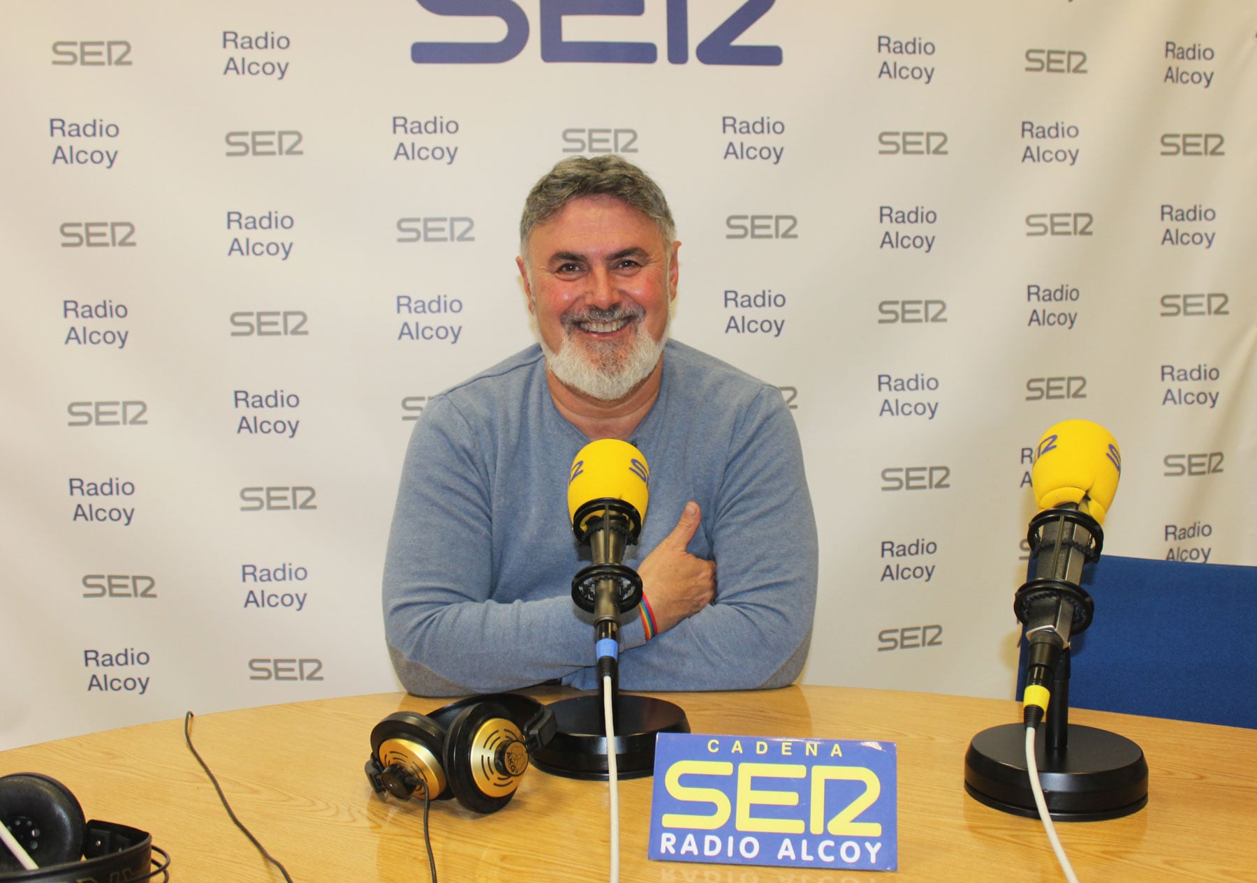 Vicent Molina, en l&#039;estudi central de Radio Alcoy