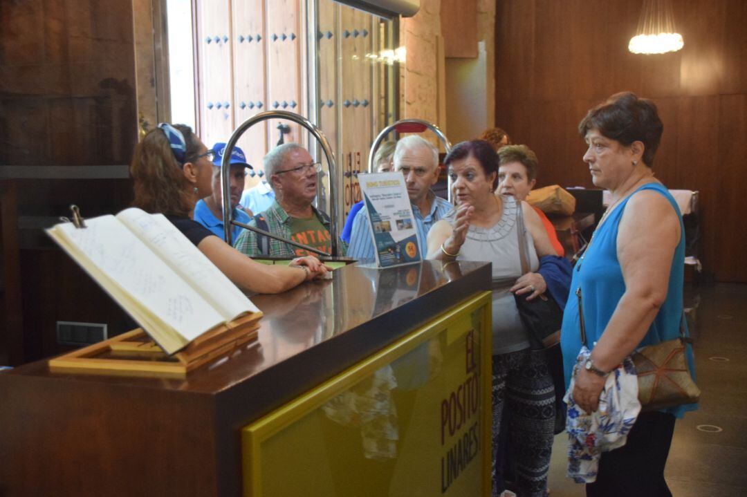 Visitantes en "El Pósito".