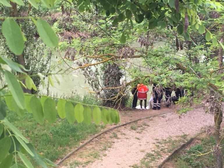 Encuentran un cuerpo en el río Arandilla