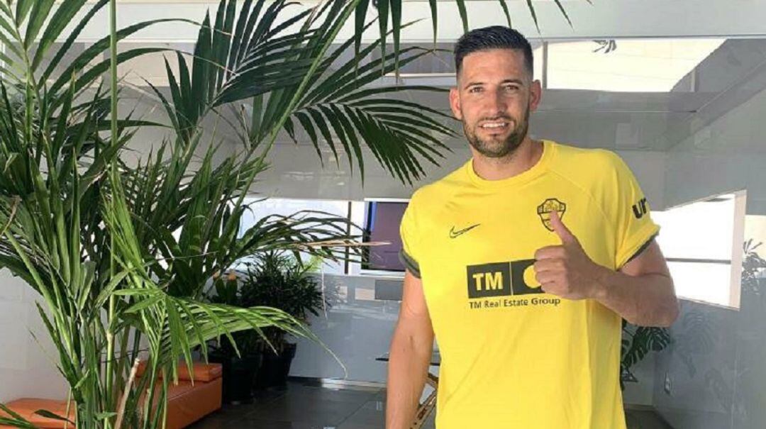 Kiko Casilla a su llegada a la concentración al hotel