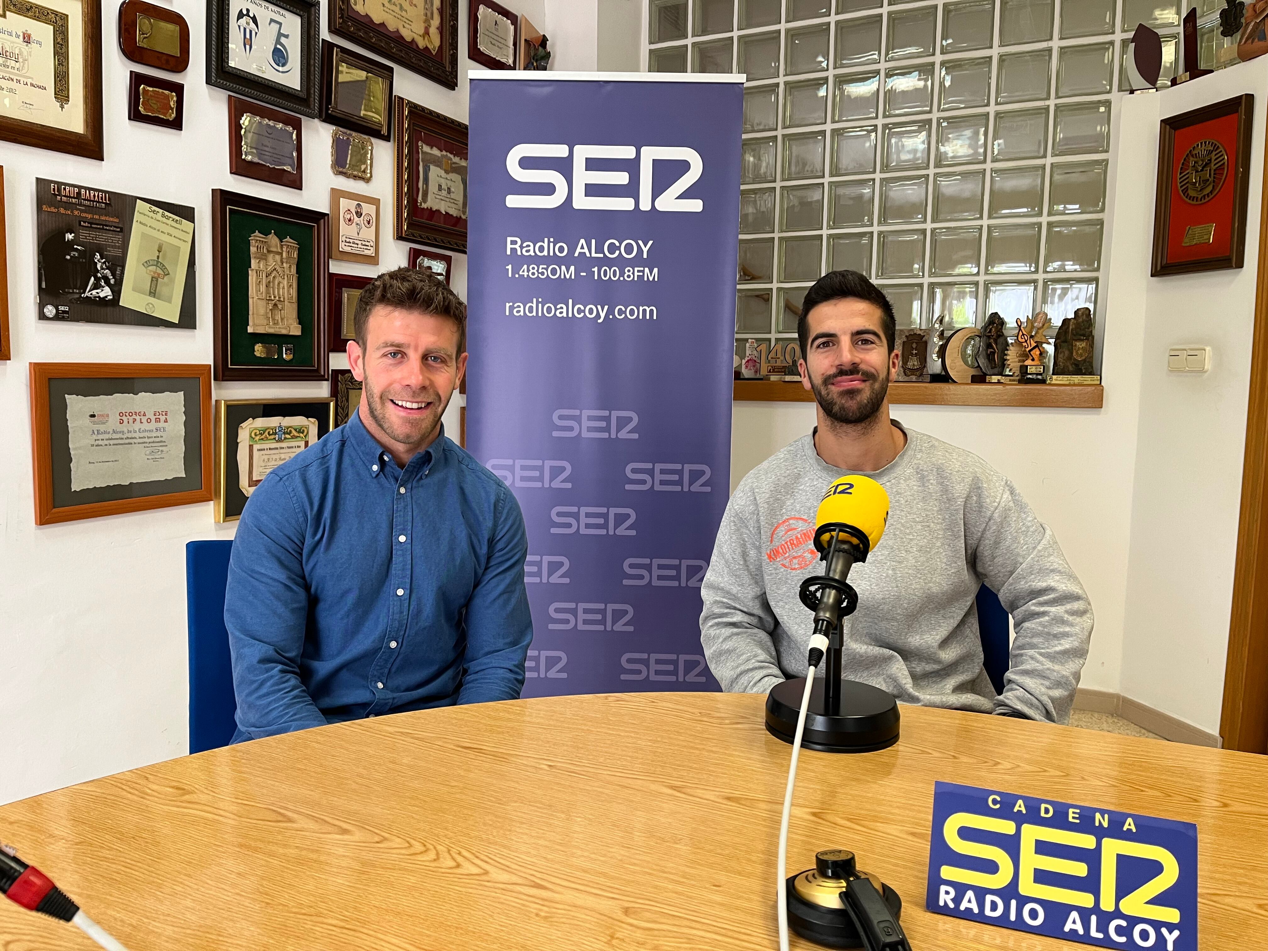 Pau Vilaplana y Jordi Botella hablan en Radio Alcoy de "Superat"