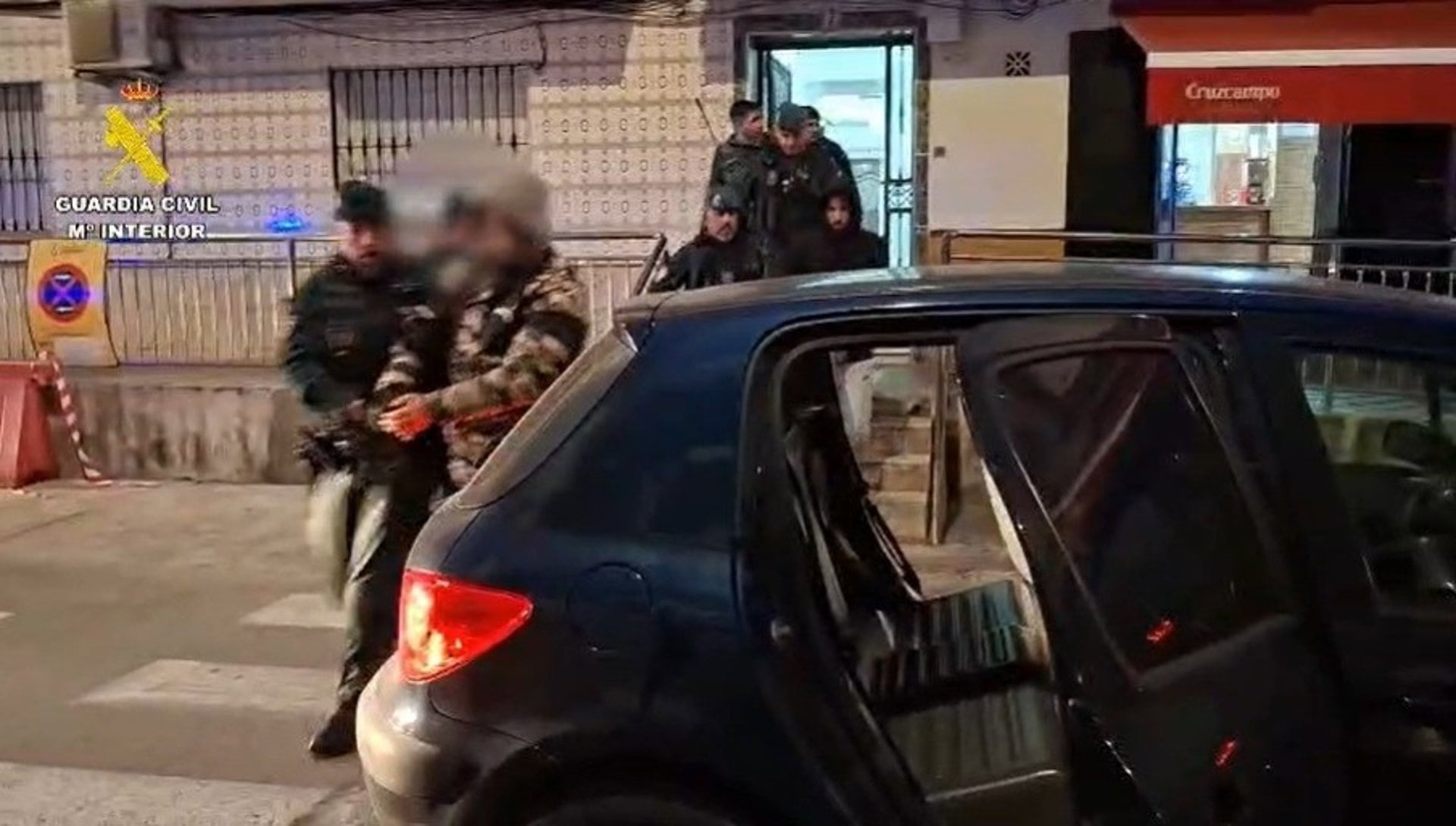 Tres detenidos tras un 'vuelco' de droga entre bandas de narcotraficantes con un herido en la A-381