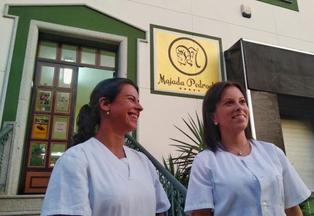 Las hermanas Torralbo Cepas en la sede de su empresa, Majada Pedroche, en Villanueva de Córdoba