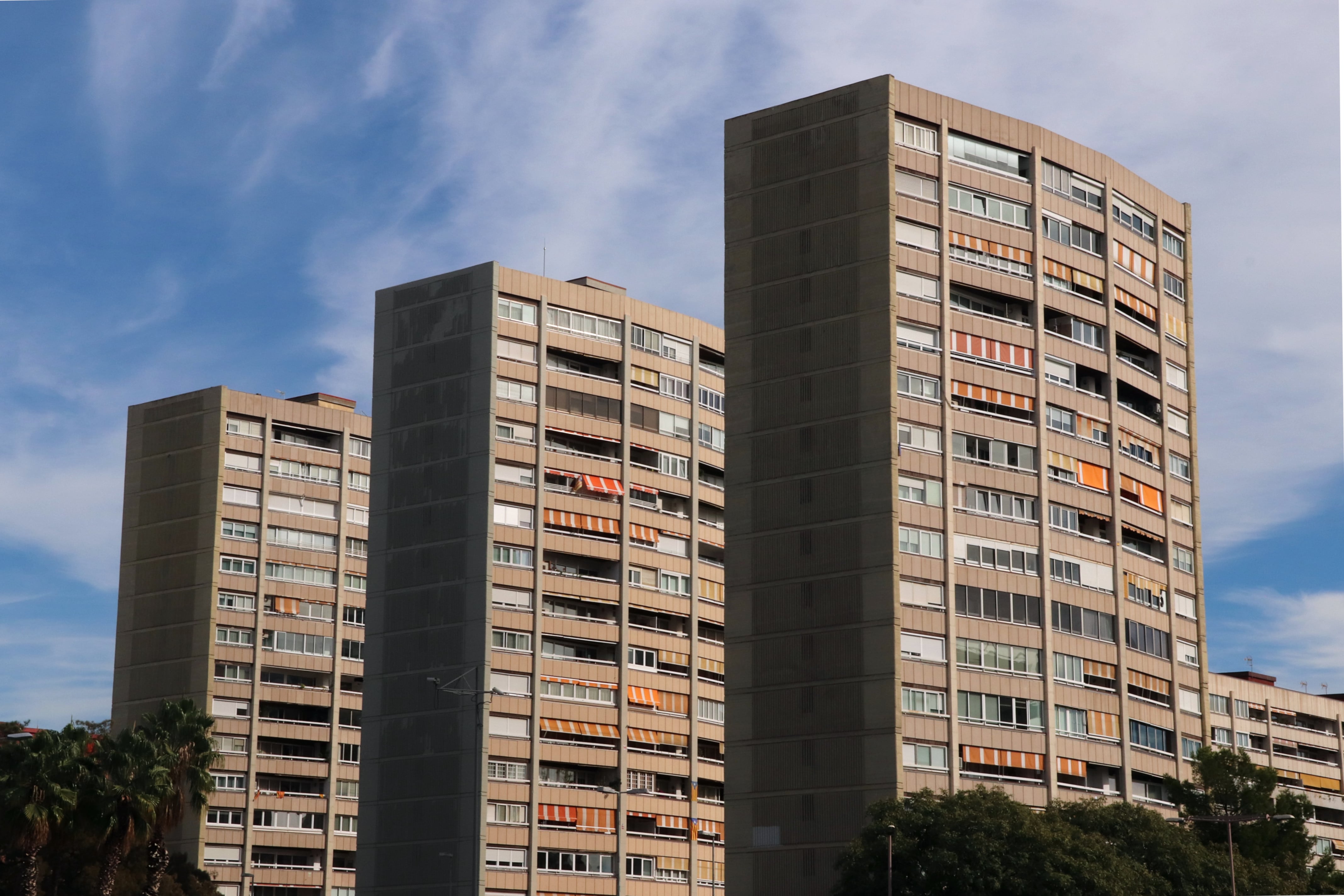 Edificis de blocs de pisos al barri de Sants (Barcelona)