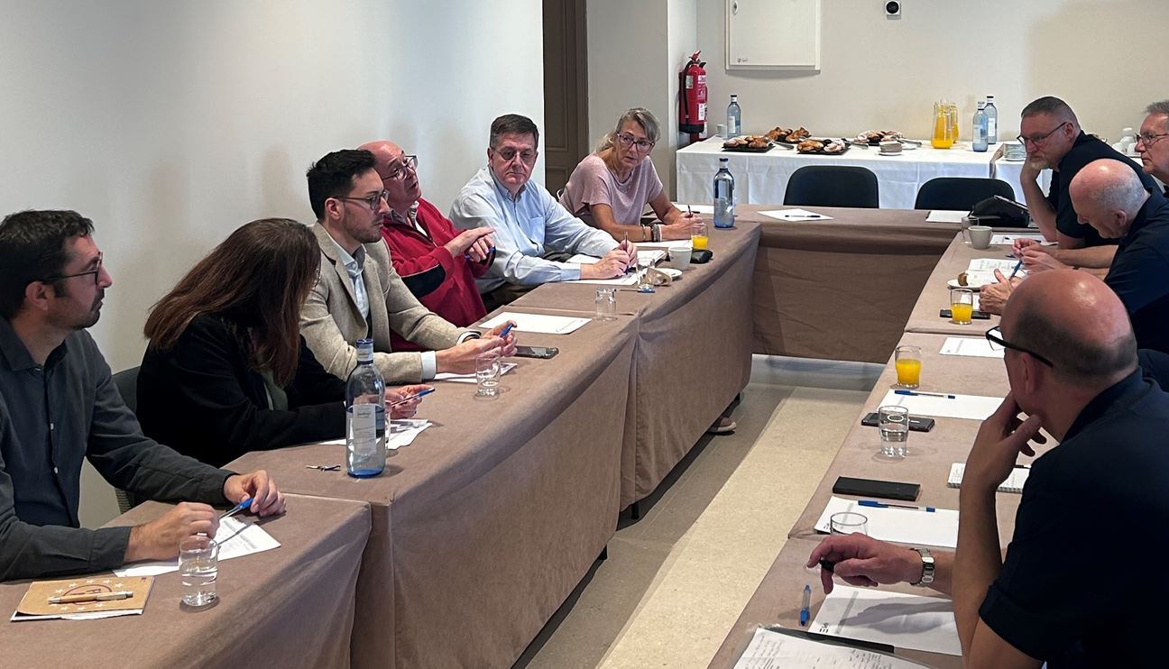 Polítics i representants de l'associació IGA es van reunir per impulsar la candidatura de Menorca 2033.