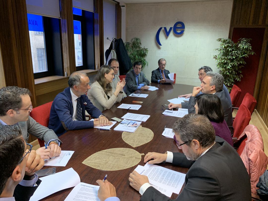 Reunión entre la cúpula de los empresarios y el socialista Javier Izquierdo