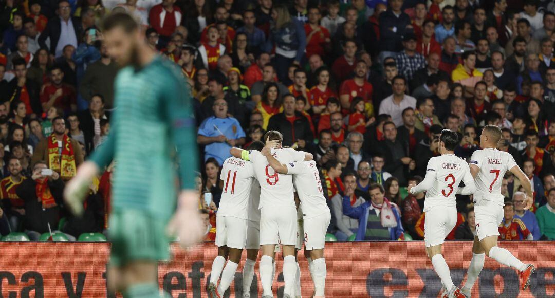 Inglaterra celebra uno de los tantos del partido