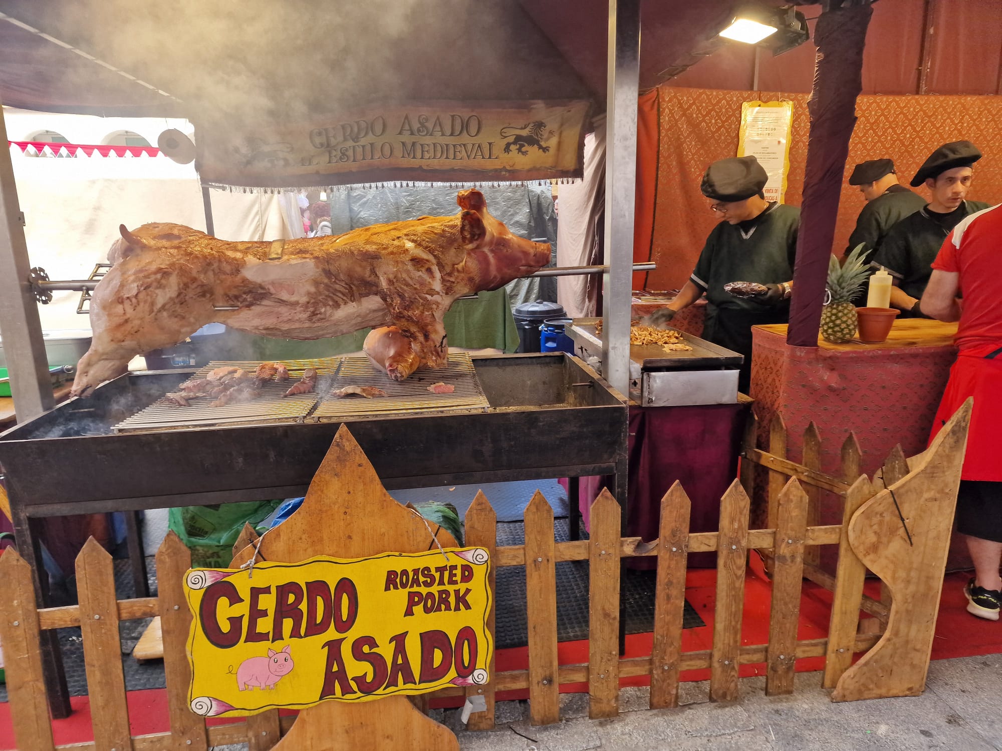 Cerdo asado en el Mercado renacentista de Huesca