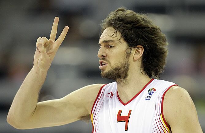 Celebración de Pau Gasol durante el partido contra Israel