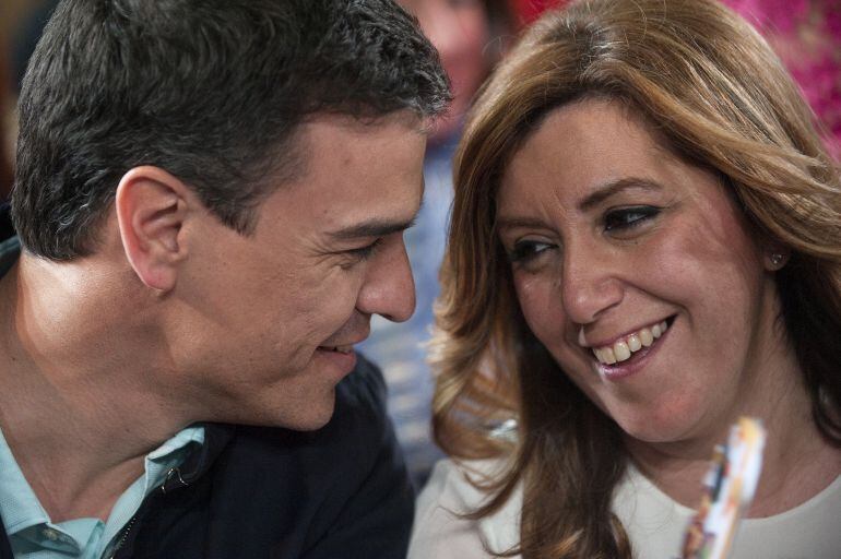 Pedro Sánchez, entonces secretario general del PSOE, y Susana Díaz, presidenta de la Junta andaluza, durante un mitin electoral en mayo de 2015. 