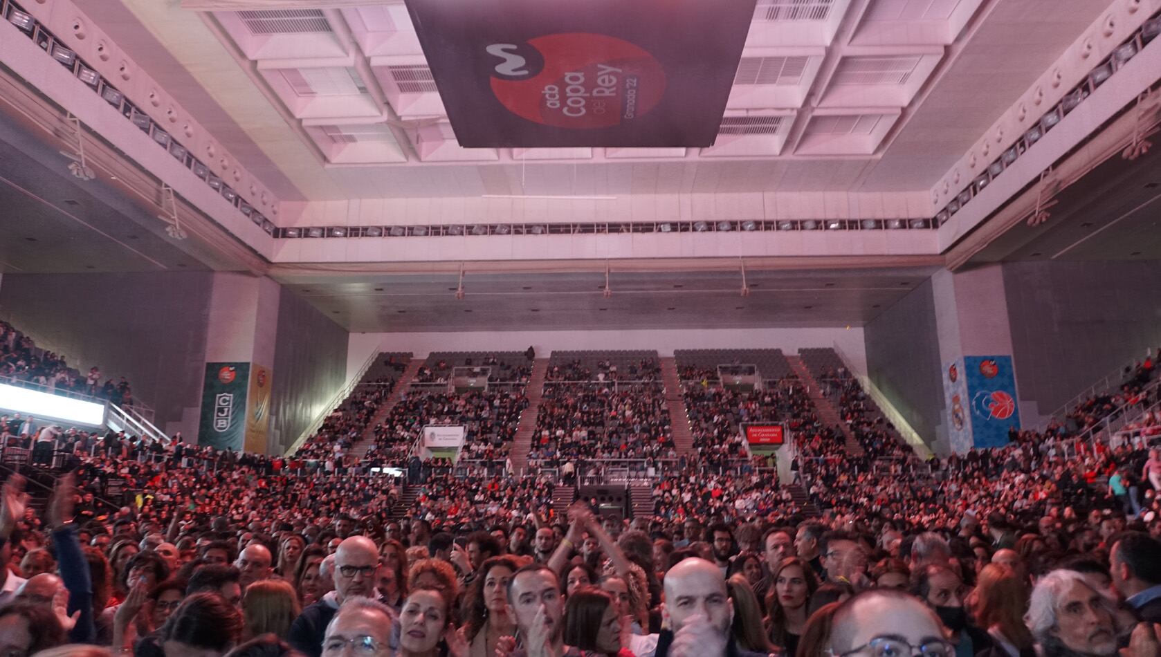 El público respondió para el concierto benéfico Granada con Ucrania organizado por el Ayuntamiento de Granada