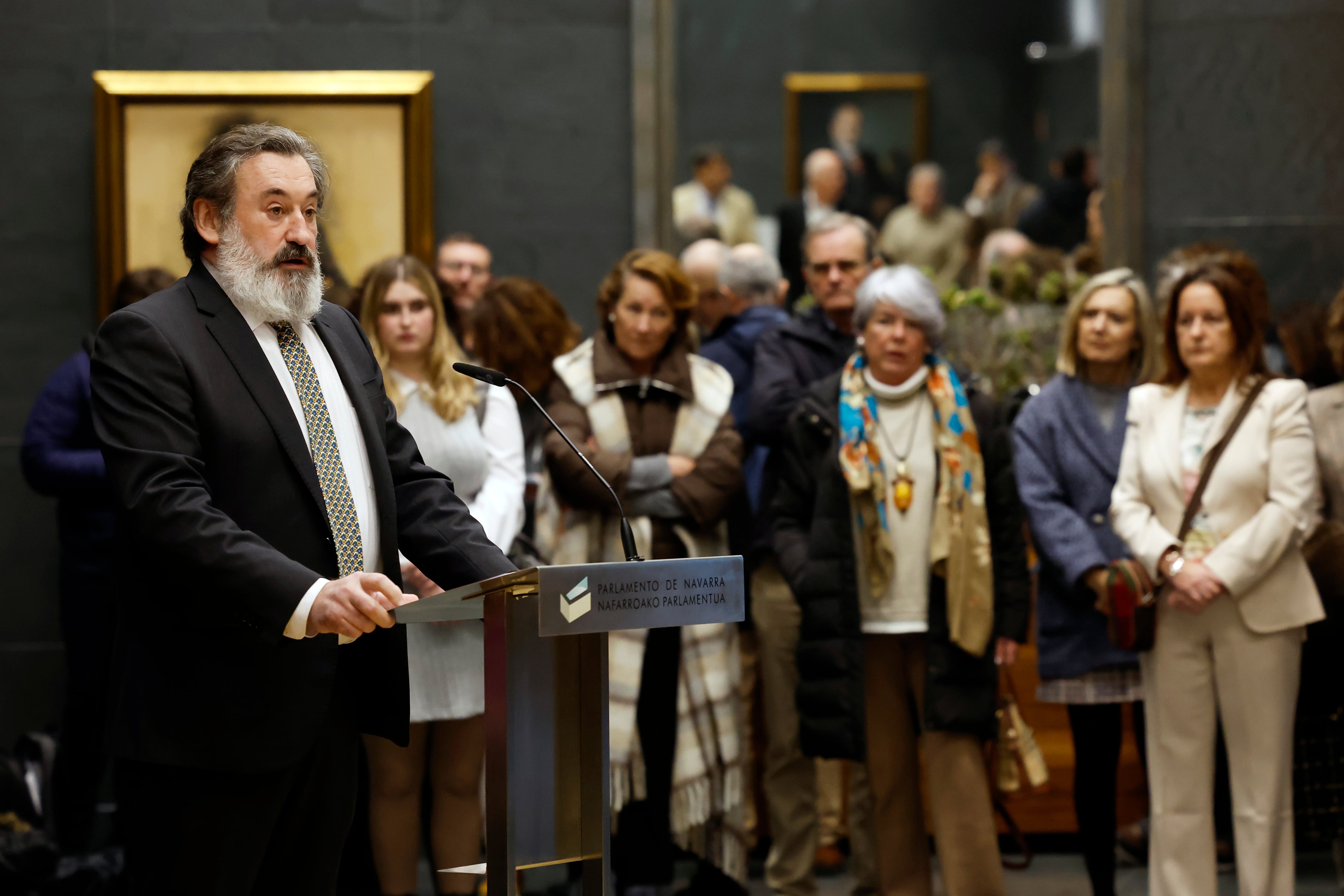 El representante de Asociación Navarra de Víctimas del Terrorismo de ETA (ANVITE), José Ignacio Toca, ha reclamado el cumplimiento de un acuerdo de hace 9 años de colocación de una placa con el nombre de los asesinados por ETA en Navarra. EFE/ Jesús Diges