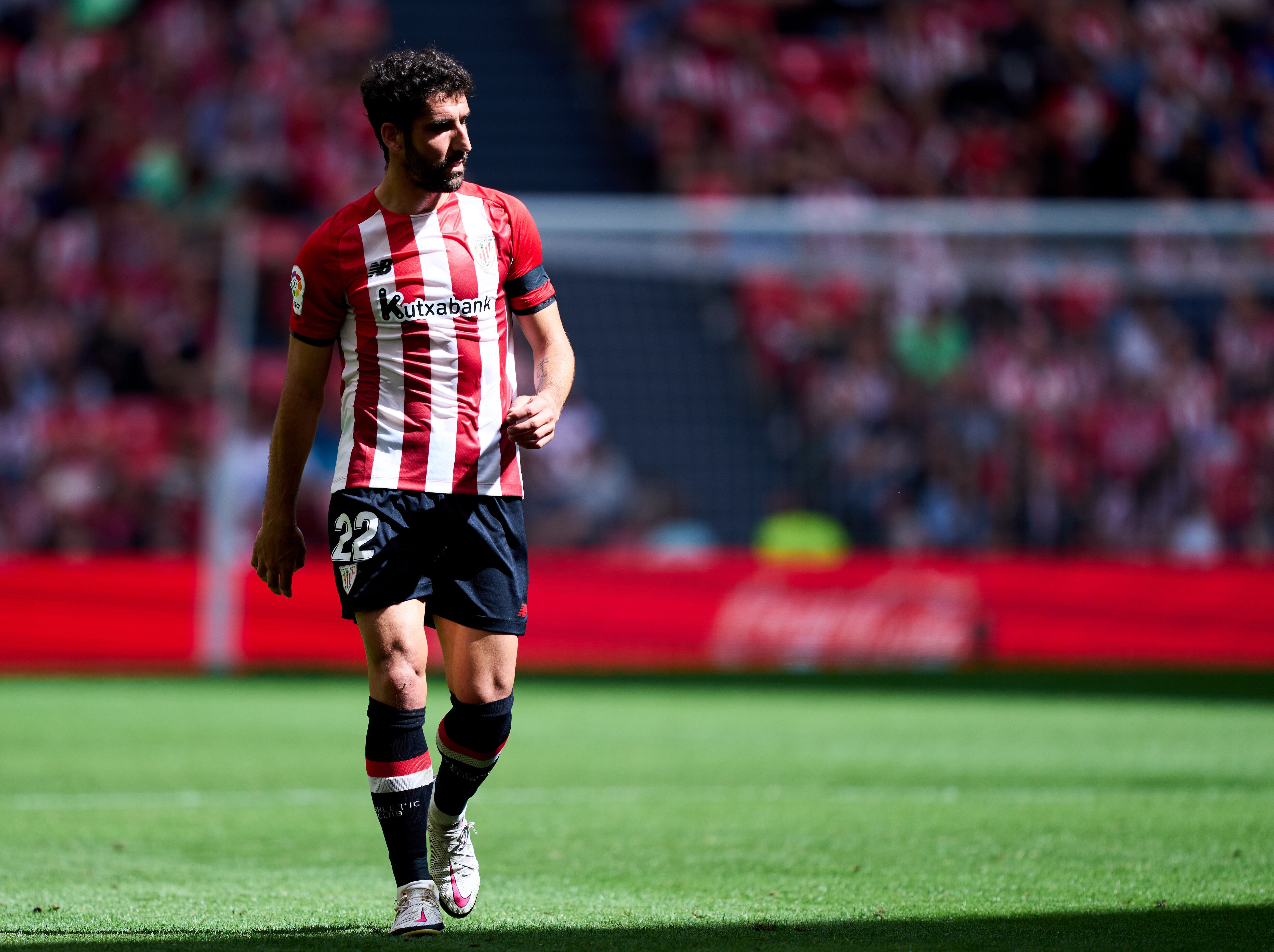 Raúl García, durante el partido ante el Valencia en San Mamés