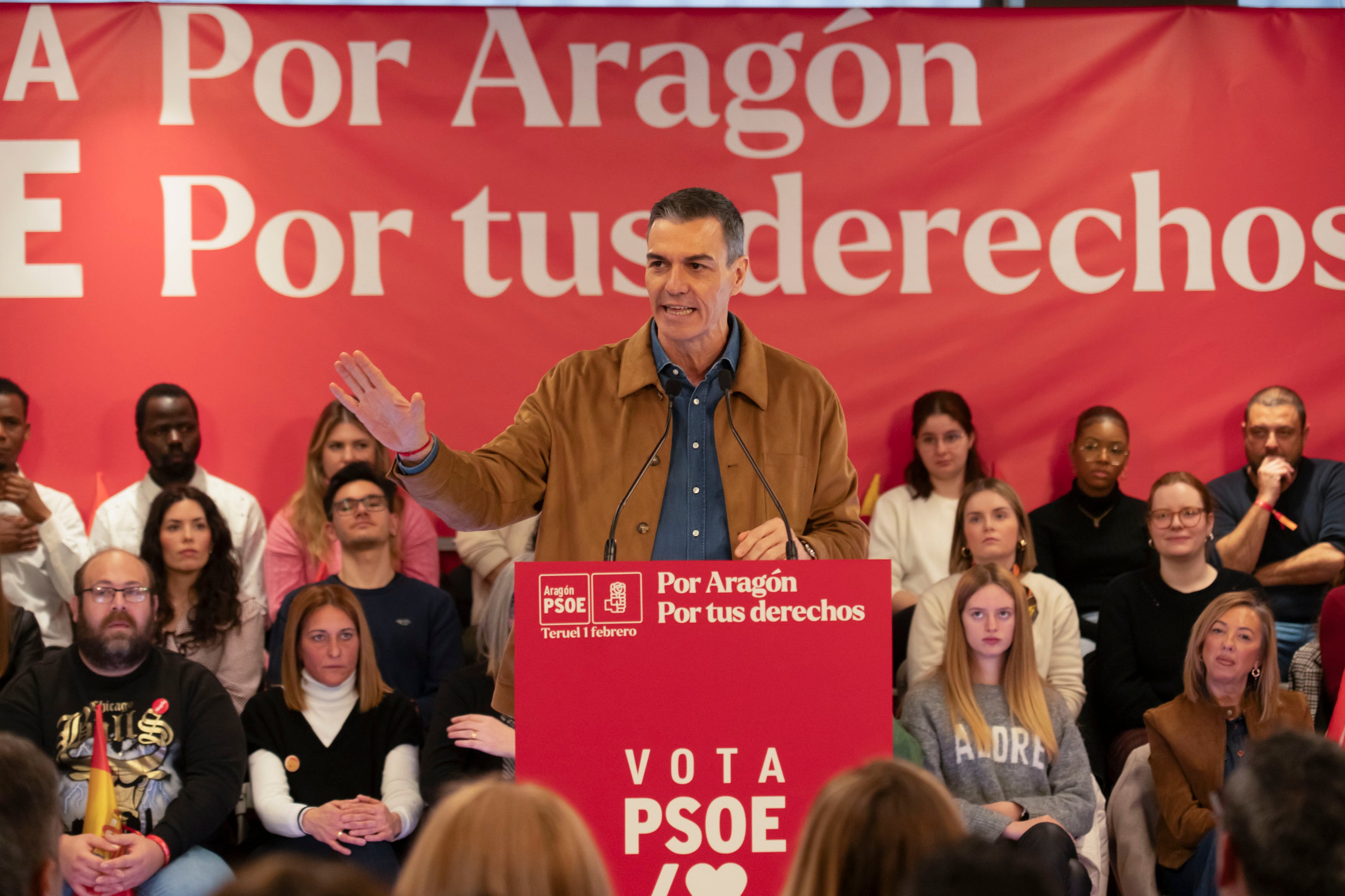 El secretario general del PSOE y presidente del Gobierno, Pedro Sánchez, durante su participación en un acto electoral del PSOE este domingo en Teruel en apoyo a la candidata socialista a la presidencia de Aragón, Pilar Alegría.