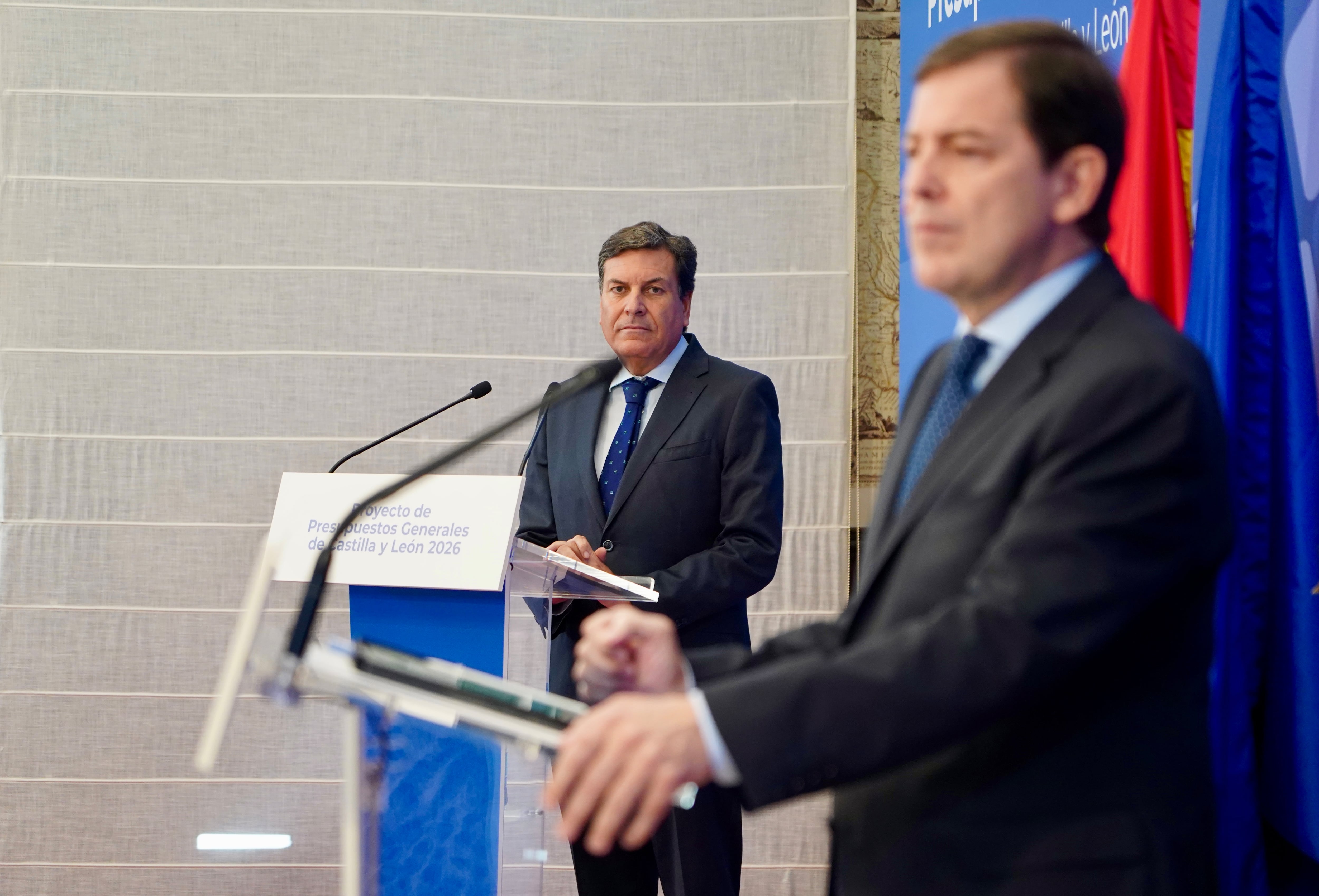 El presidente de la Junta de Castilla y León, Alfonso Fernández Mañueco, comparece en rueda de prensa para presentar el proyecto de Ley de Presupuestos Generales de la Comunidad de Castilla y León para el año 2026