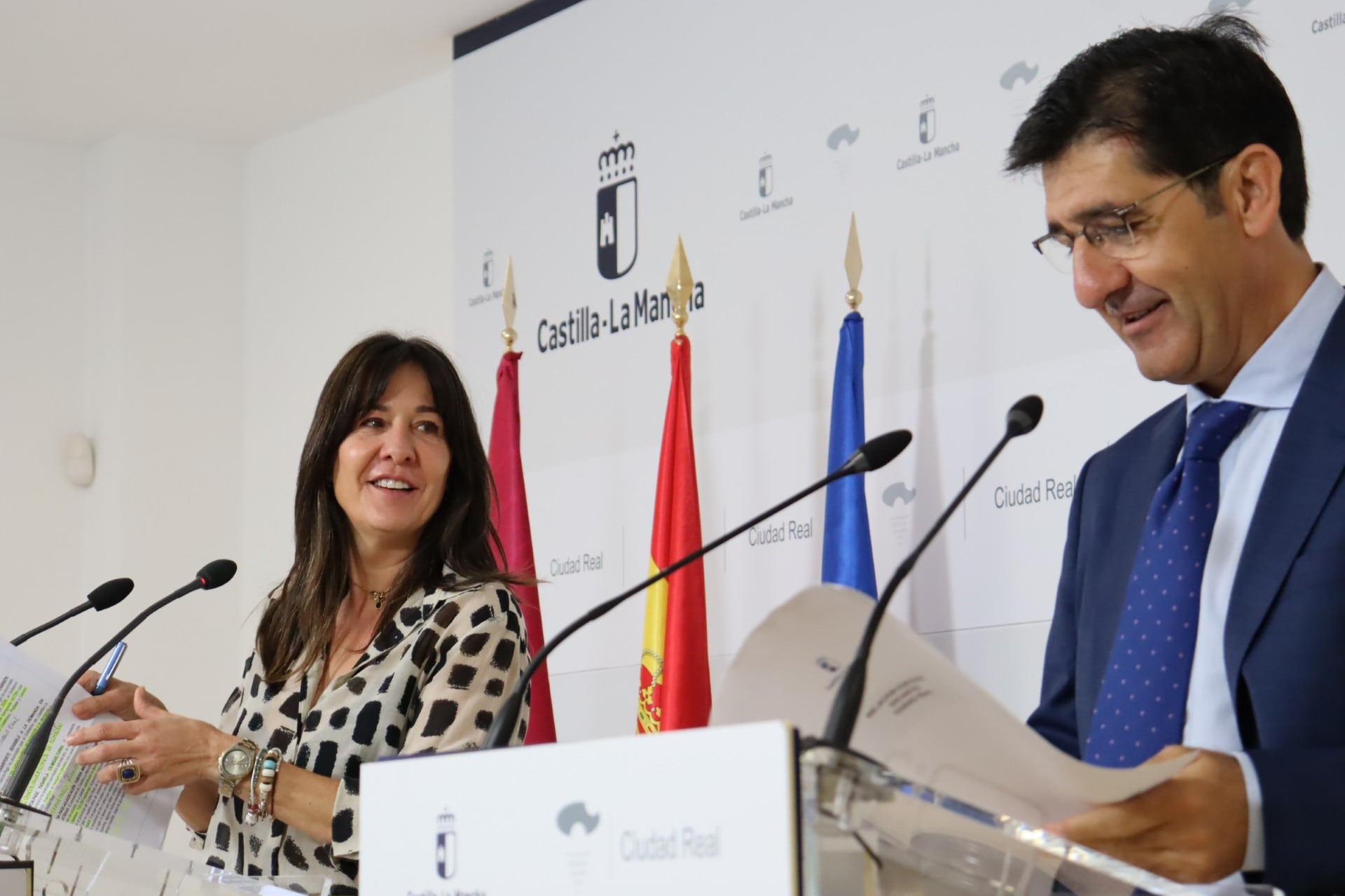 Jose Manuel Caballero, vicepresidente segundo y Blanca Fernández, delegada de la Junta este viernes en Ciudad Real