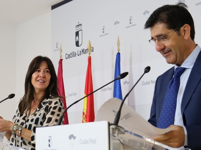 Jose Manuel Caballero, vicepresidente segundo y Blanca Fernández, delegada de la Junta este viernes en Ciudad Real