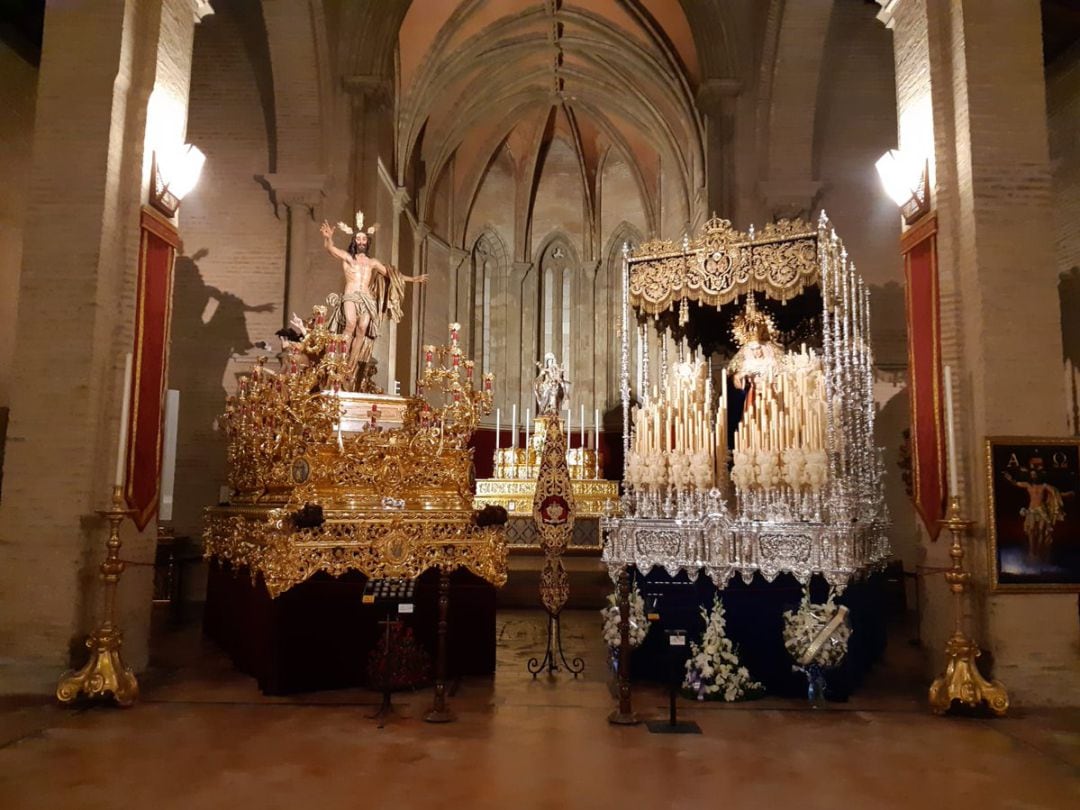 Los pasos de la Hermandad de la Resurrección en el interior de la iglesia de Santa Marina