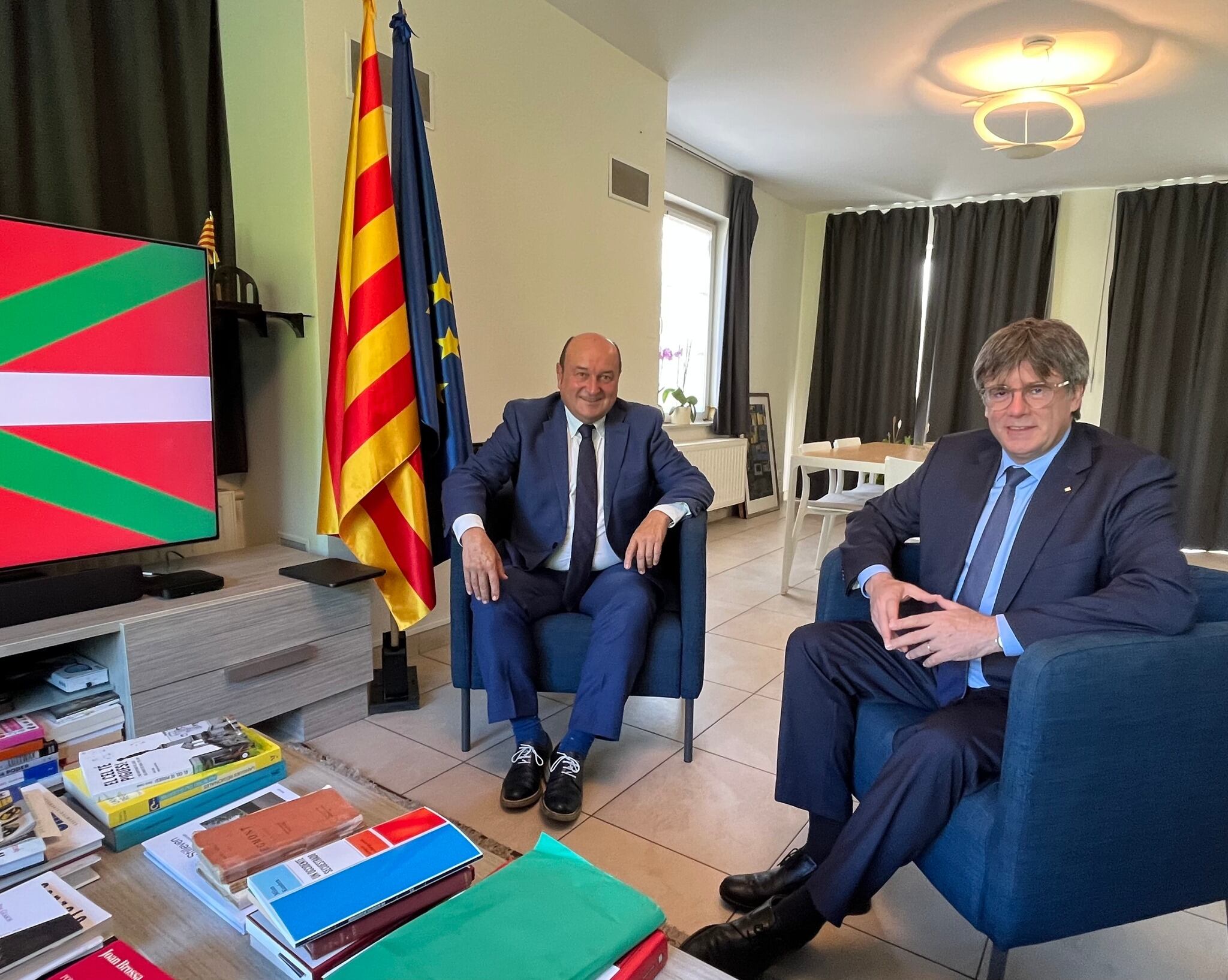 Imagen de la reunión entre Andoni Ortuzar y Carles Puigdemont en Waterloo/EAJ-PNV