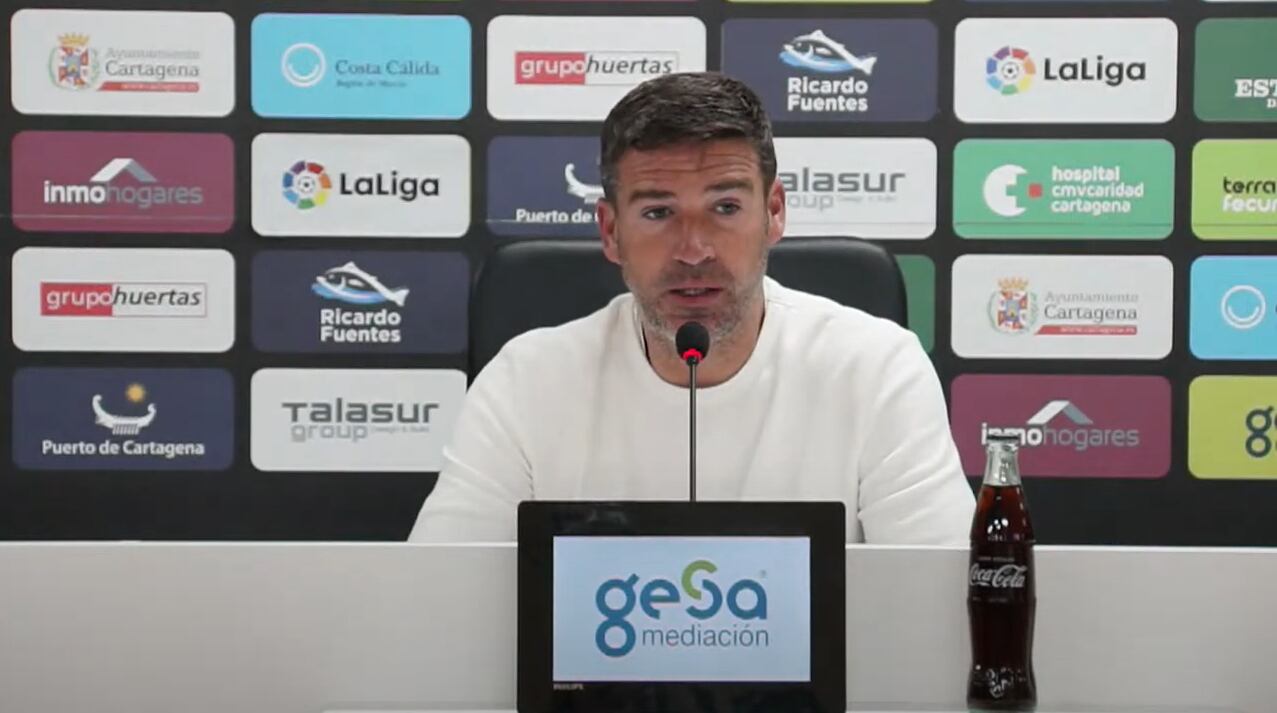 Luis Carrión en la previa del partido ante el Oviedo