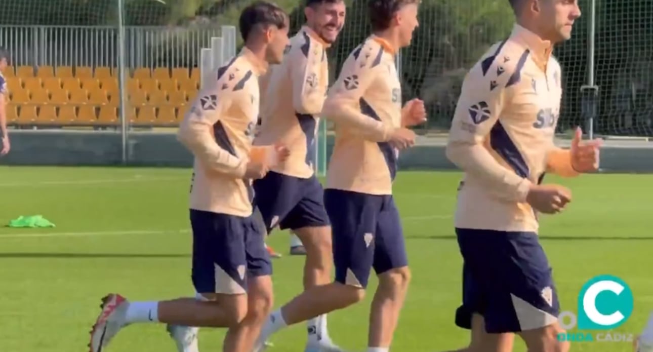 Lanchi, ex jugador del Villarreal &quot;B&quot;, entrenando con el primer equipo. Foto: Onda Cádiz