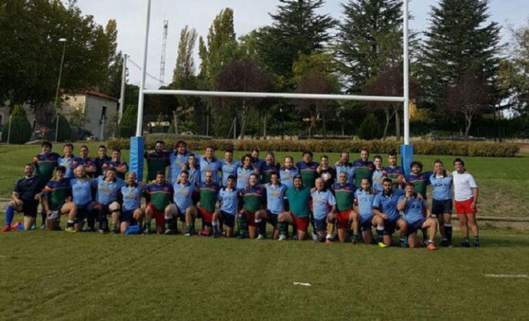 La plantilla del Rugby Aranda durante un encuentro de la presente temporada.