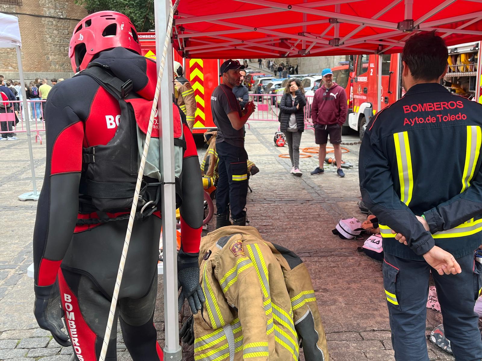 La Semana de la prevención de incendios de Toledo reúne a 200 escolares en la Plaza del Ayuntamiento de Toledo