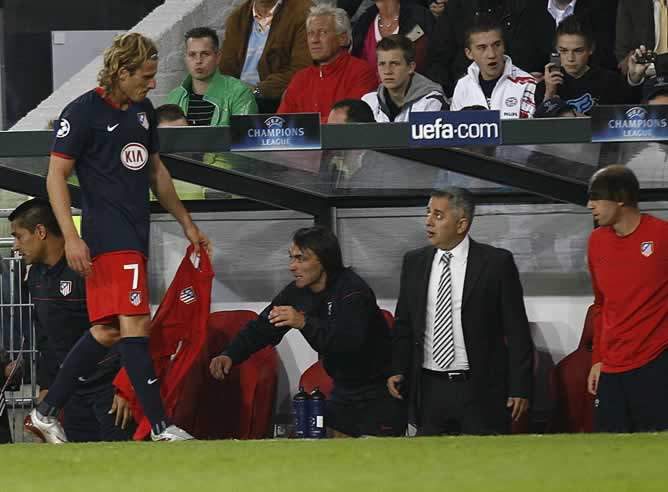 Forlán se lesionó ante en el partido de &#039;Champions&#039; ante el PSV