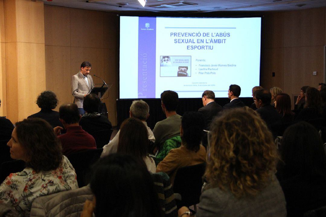 El secertari d'Estat d'Esports, Jordi Beal, durant la seva intervenció en l'acte d'aquest dilluns al vespre.