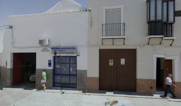 Administración de loterias de la calle General Marina 19 de Arahal, donde se ha vendido el 59.444, agraciado con uno de los cuartos premios de 200.000 euros a la serie