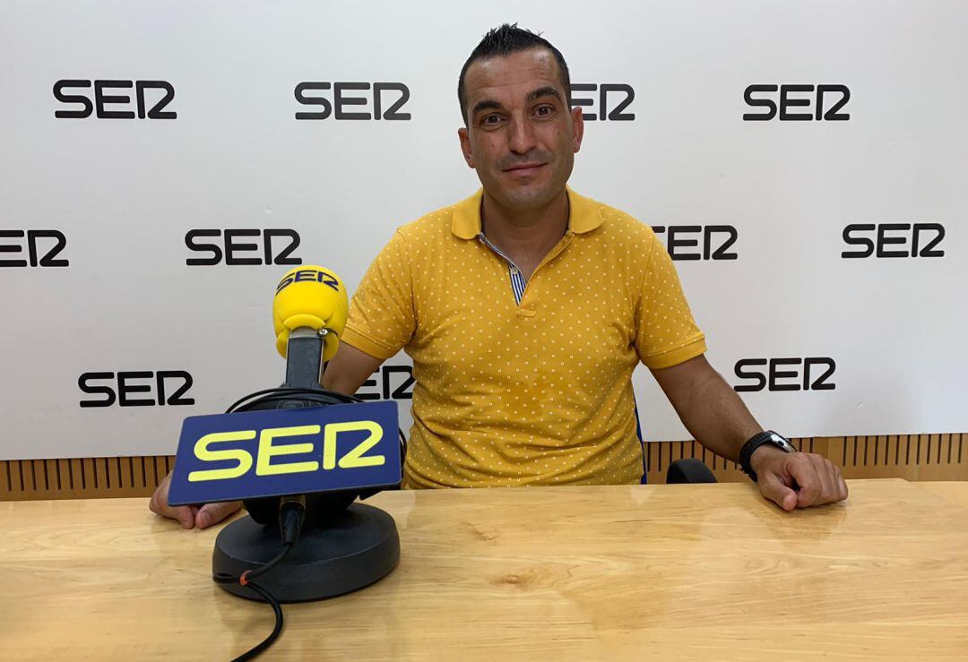 Adrián Hernández, entrenador del Real Murcia, en los estudios de la Cadena SER en la Región de Murcia