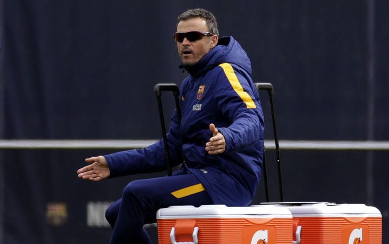 El técnico del Barcelona, Luis Enrique, en el entrenamiento de la víspera al choque ante la Real Sociedad.