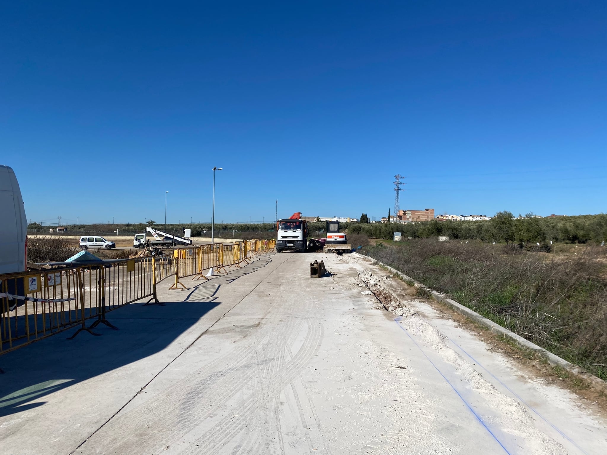 Obras de renovación de la red eléctrica interior del Polígono Industrial Las Calañas de Marmolejo.