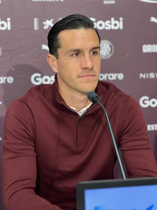 Bernardo Espinosa, a la roda de premsa de renovació.