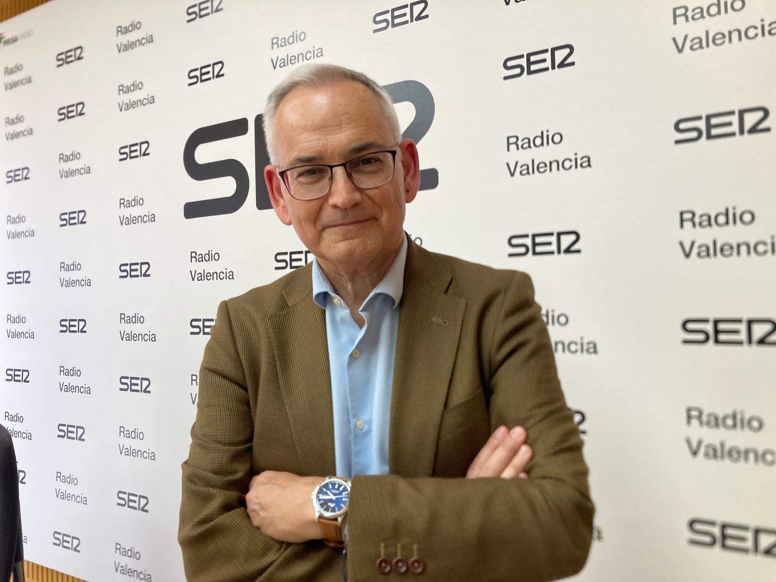 Josep Vicent Boira, comisionado del Gobierno para el Corredor Mediterráneo, en los estudios de Radio Valencia.