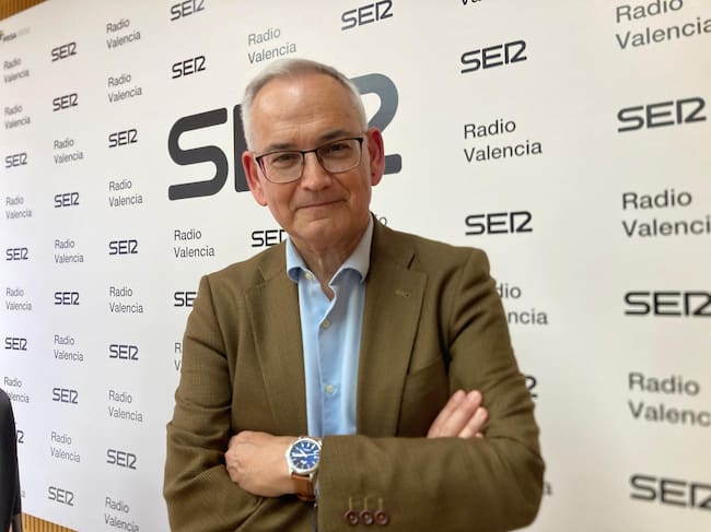 Josep Vicent Boira, comisionado del Gobierno para el Corredor Mediterráneo, en los estudios de Radio Valencia.