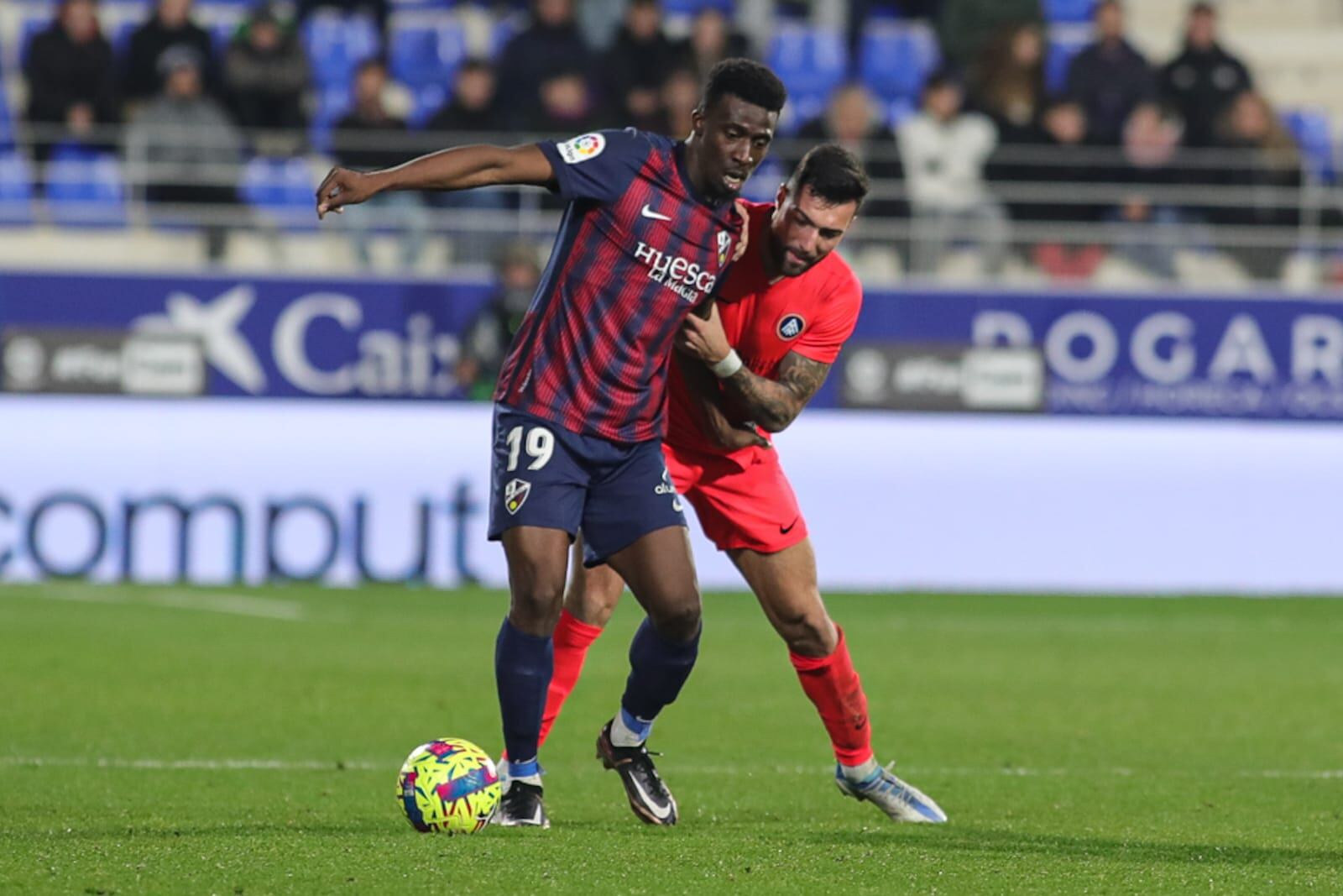 Álex Pastor en jua jugada amb Kanté.