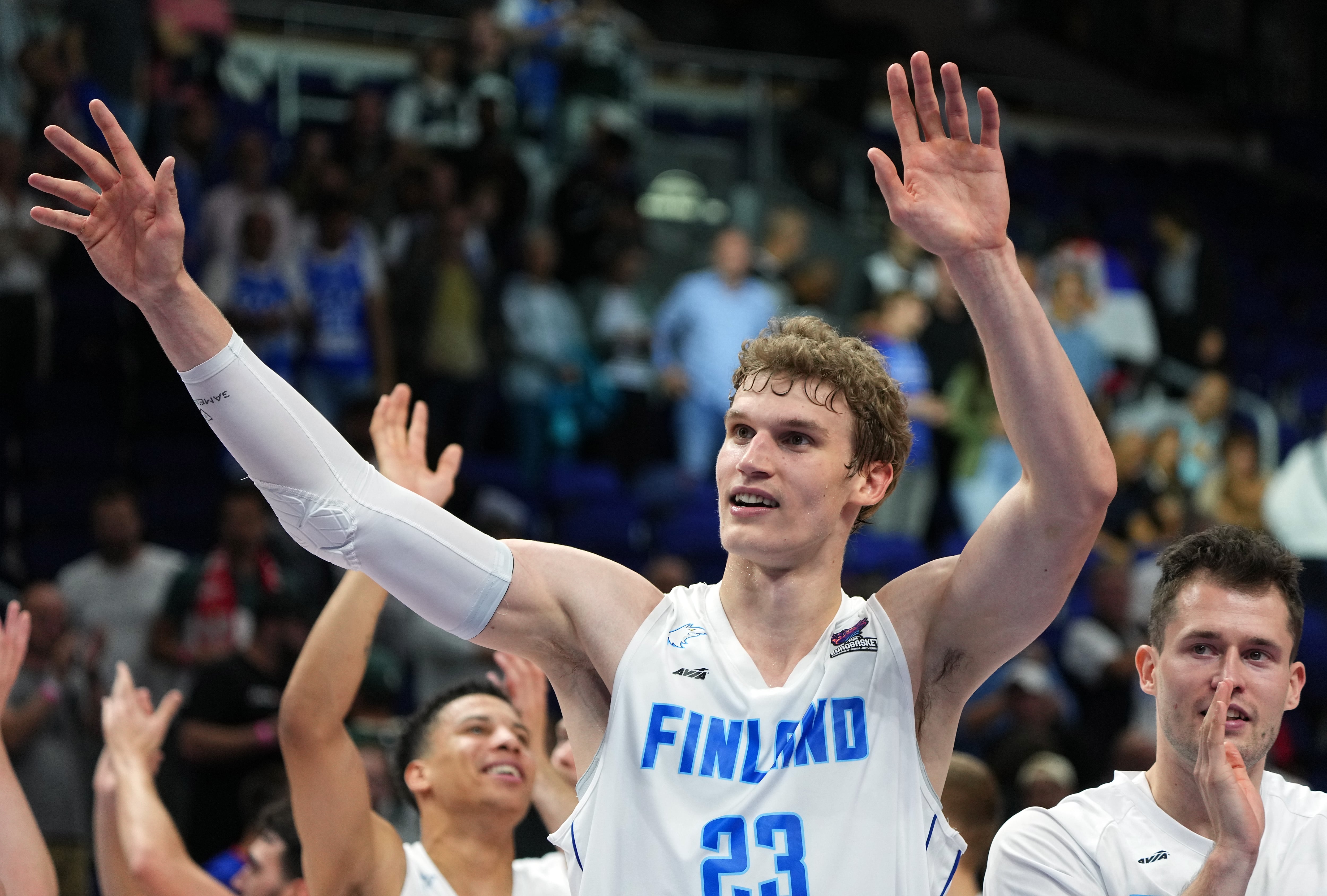 Markkanen en un Finlandia vs Croacia del Eurobasket.