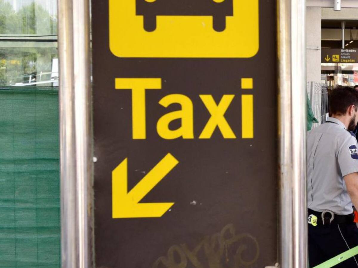 Arrestado un taxista por robar el móvil de un cliente