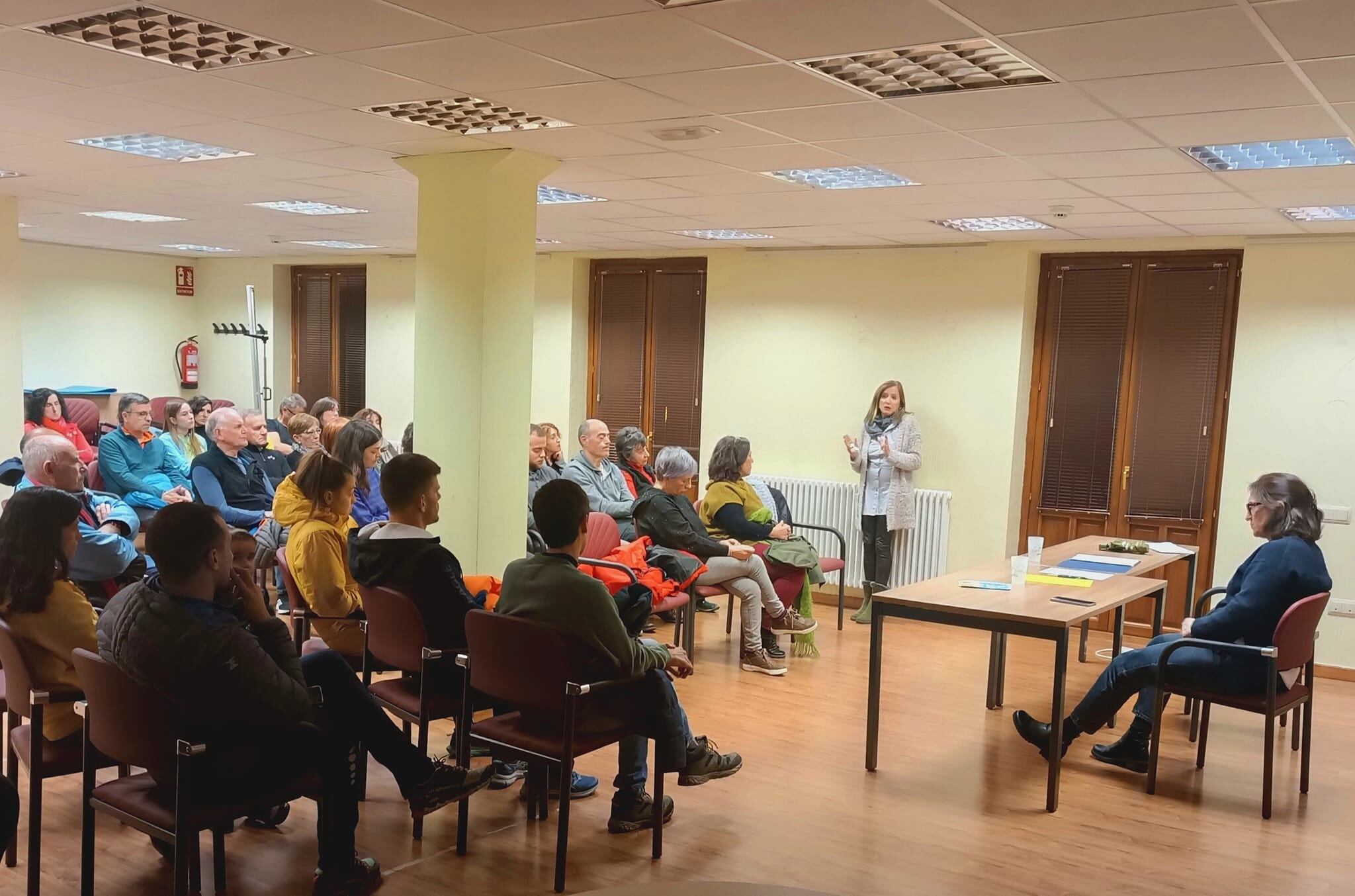 El sábado se reunieron con vecinos de Ansó y próximamente lo harán en Aragüés del Puerto