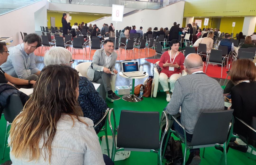 Emilia Tortosa i Óscar Borrell al Congrés a Sevilla