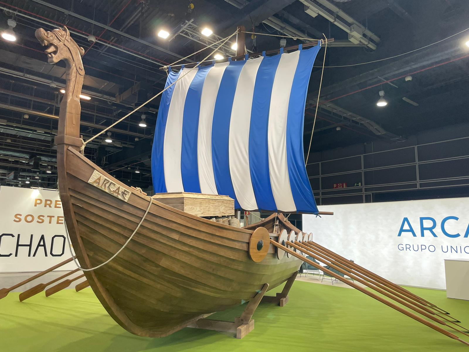 Así es el barco vikingo que ha expuesto la compañía Arcae en Funermostra 2023.