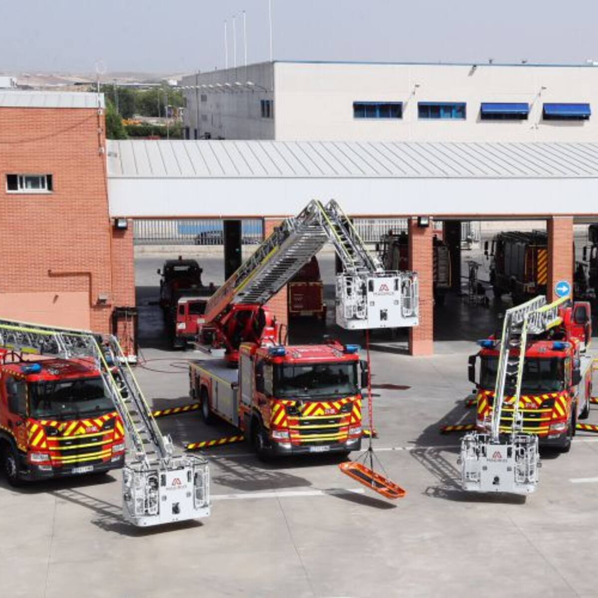 Sofocado el incendio de un autobús en las inmediaciones del colegio Zurbarán de Colmenar Viejo