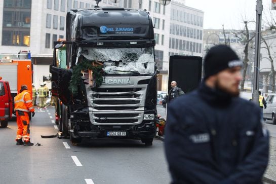 El camión con el que se atentó en el mercado navideño berlinés.