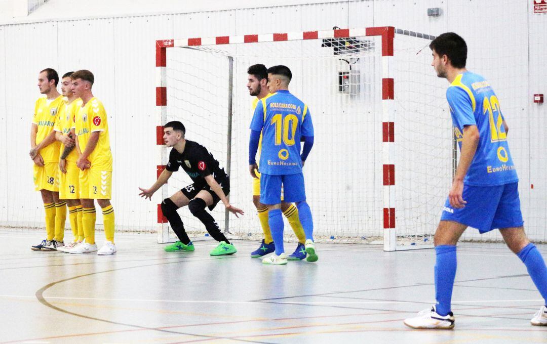 Falta lanzada por el Dianense.