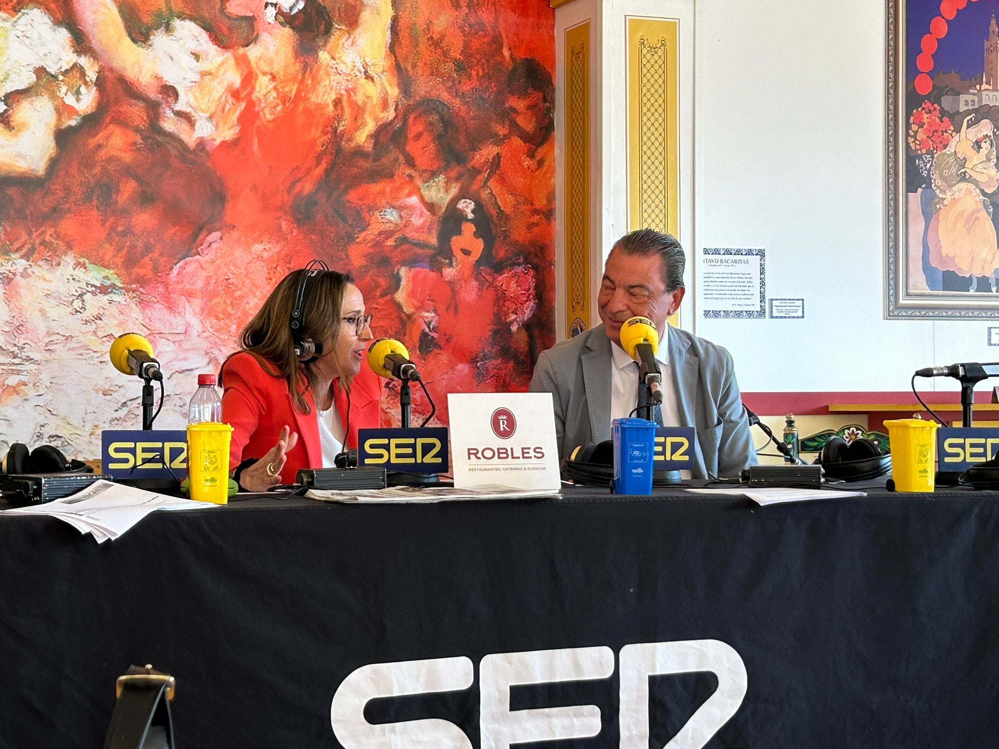 Lourdes Luque entrevistando en Hoy por Hoy Sevilla al delegado Ignacio Flores