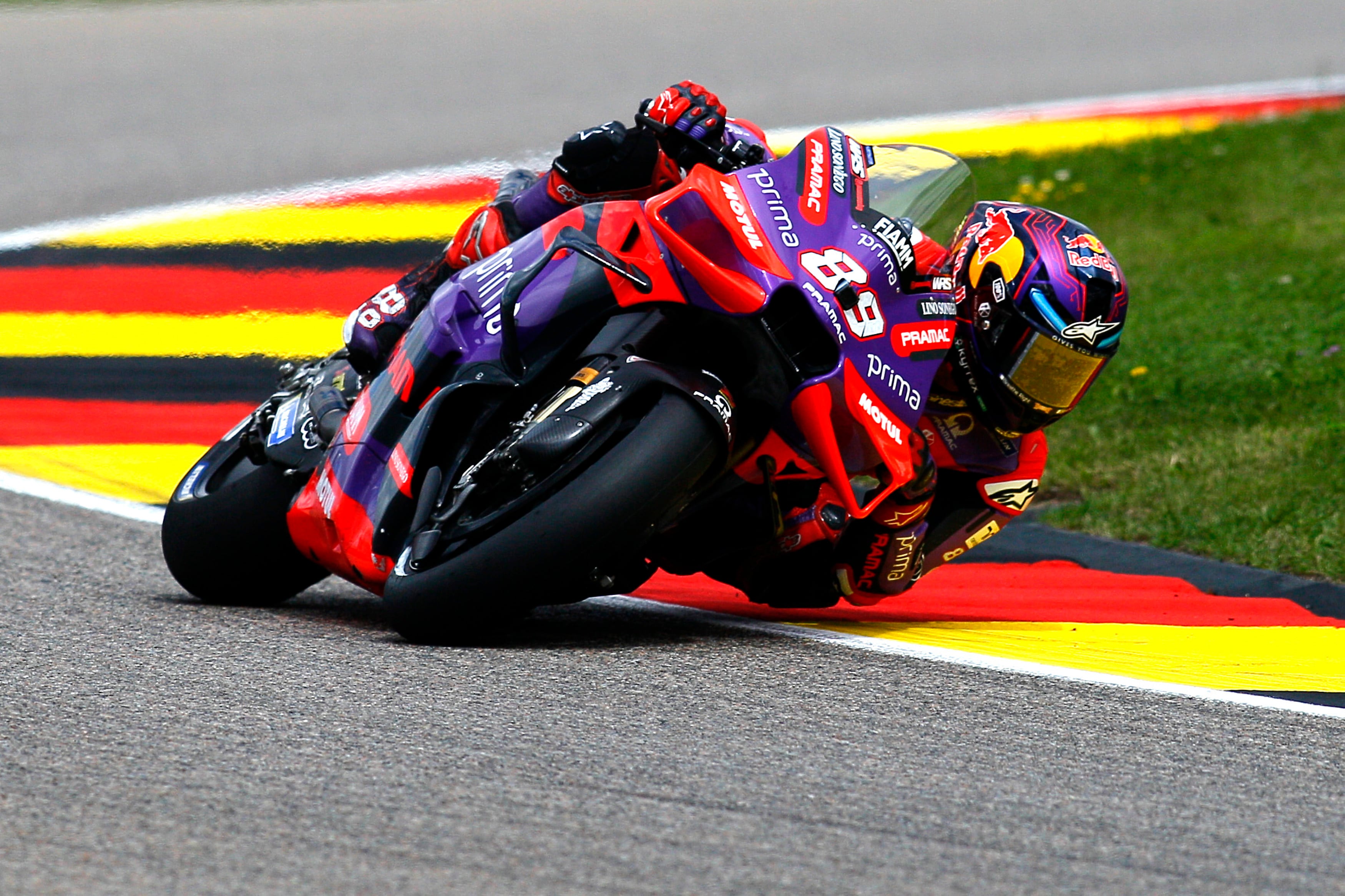 Jorge Martín durante la práctica de MotoGP en el circuito de Sachsenring