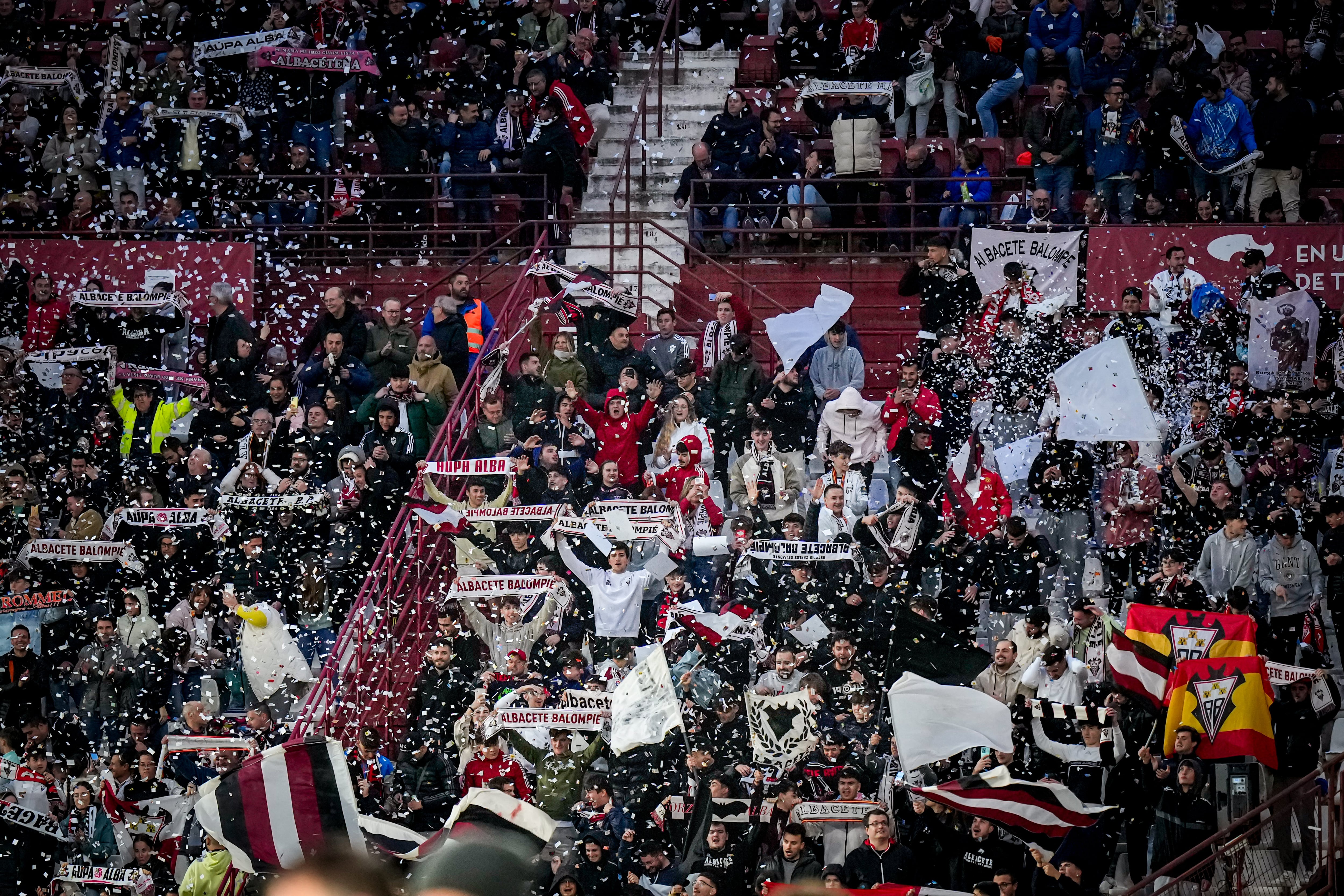 Aficionados del Albacete en el Carlos Belmonte