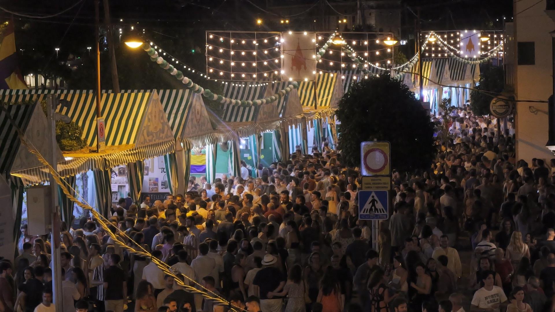 Ambiente nocturno en la Velá de Triana en esta edición. - AYTO.DE SEVILLA