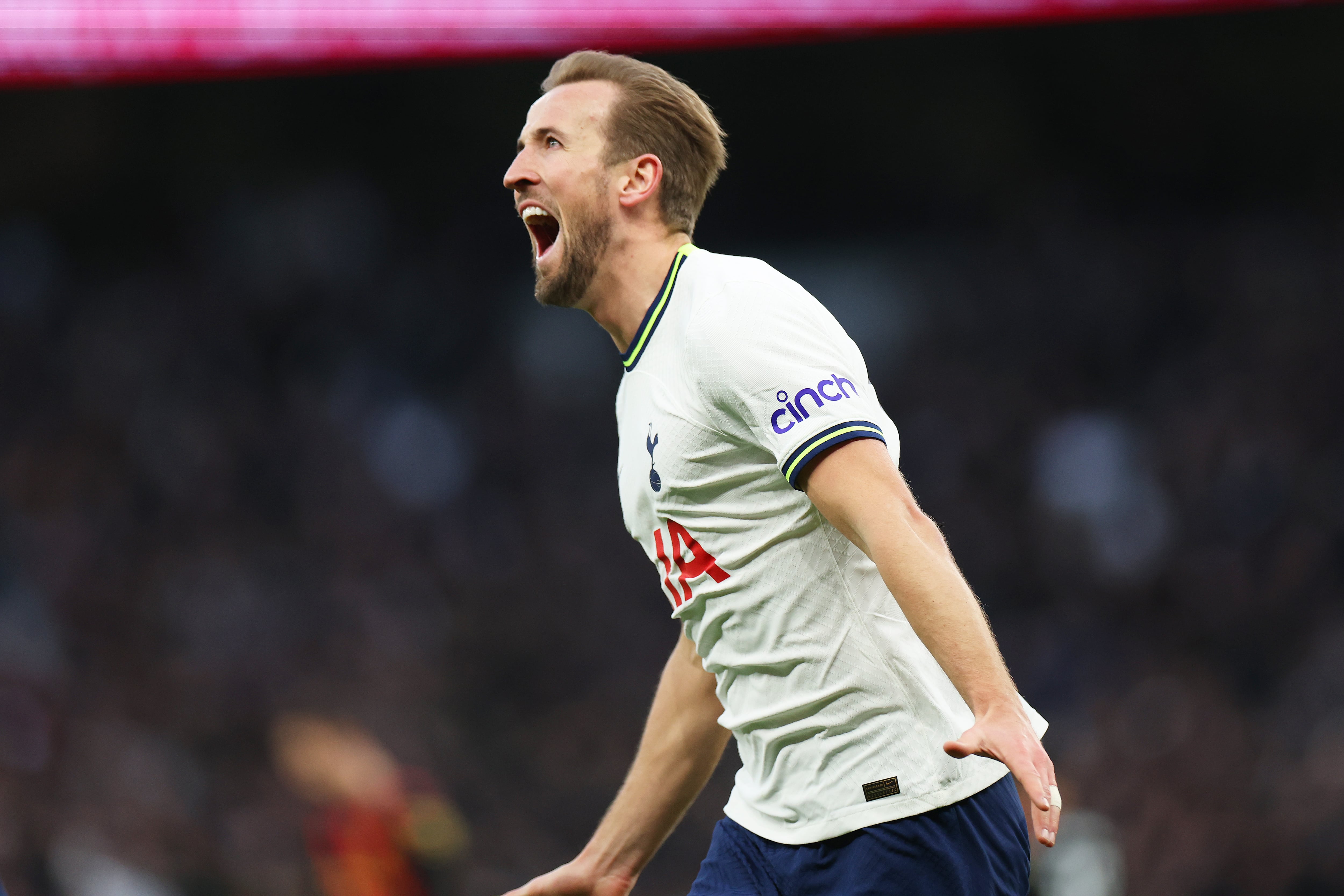 Harry Kane celebra su gol de récord ante el Manchester City